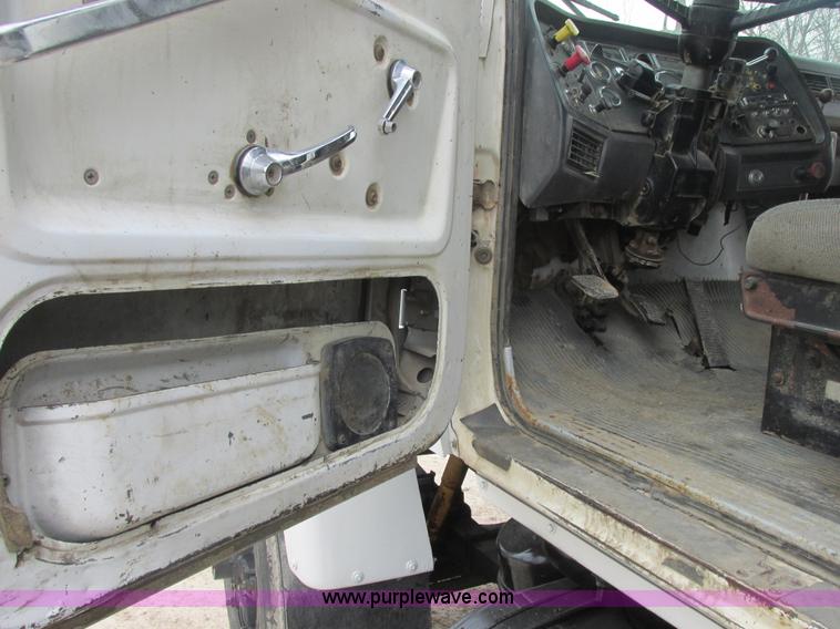 image for item H7743 1991 Ford L8000 dump truck