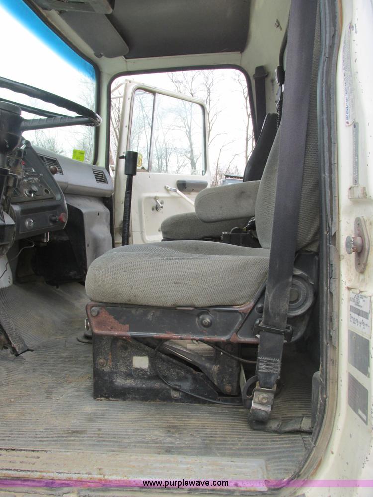 image for item H7743 1991 Ford L8000 dump truck