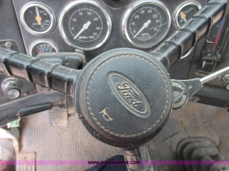 image for item H7743 1991 Ford L8000 dump truck