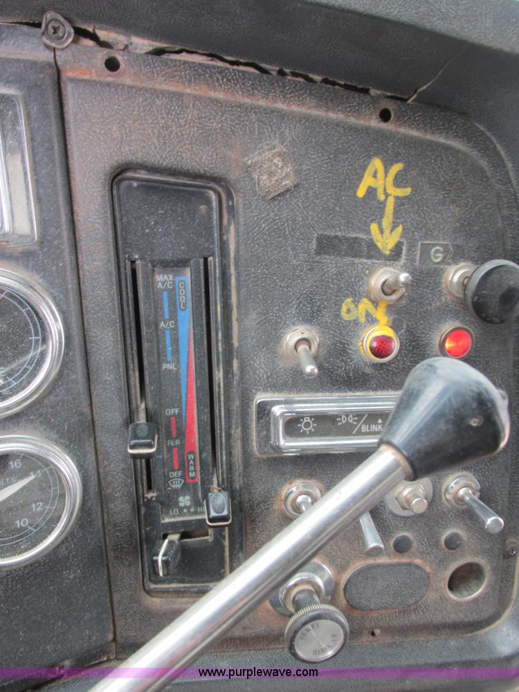 image for item H7743 1991 Ford L8000 dump truck