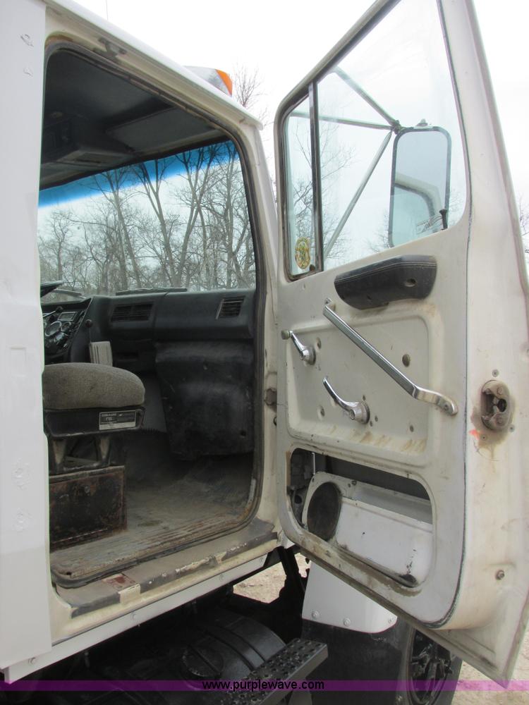 image for item H7743 1991 Ford L8000 dump truck
