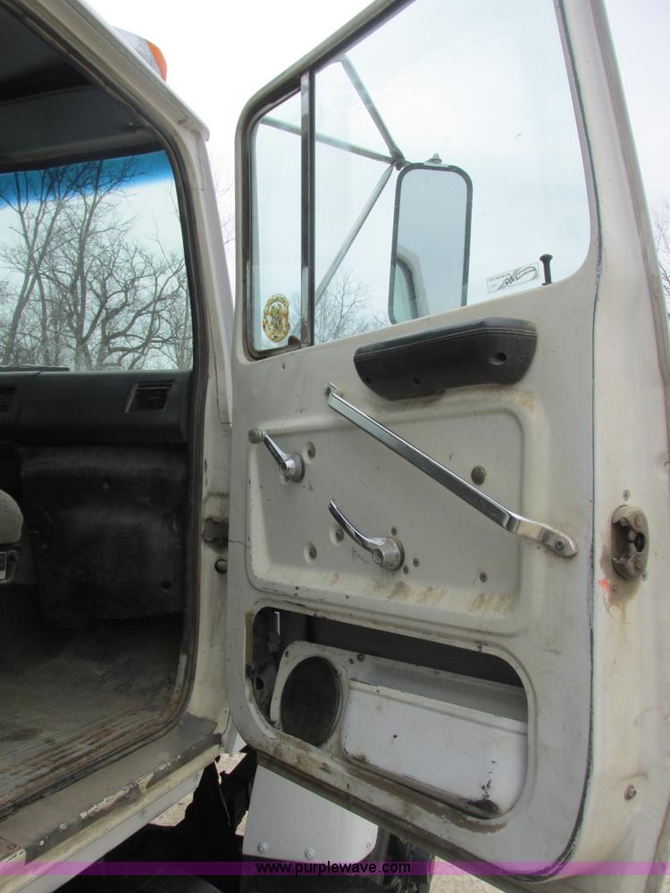 image for item H7743 1991 Ford L8000 dump truck