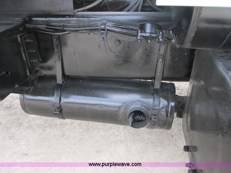 image for item H7743 1991 Ford L8000 dump truck