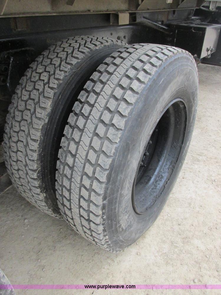 image for item H7743 1991 Ford L8000 dump truck