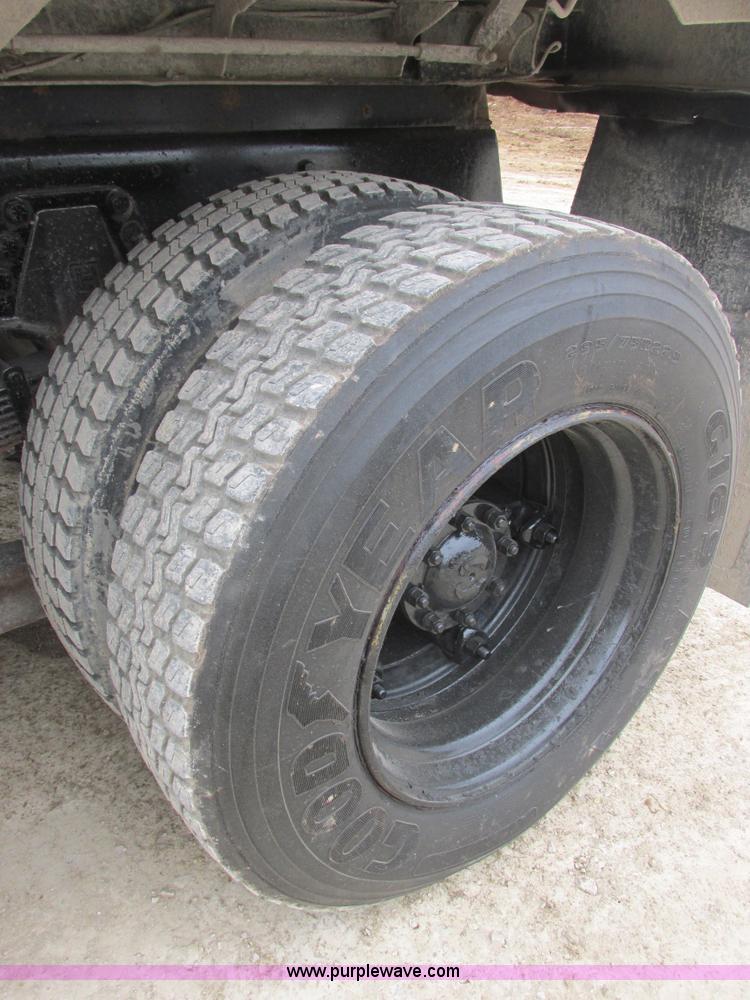 image for item H7743 1991 Ford L8000 dump truck