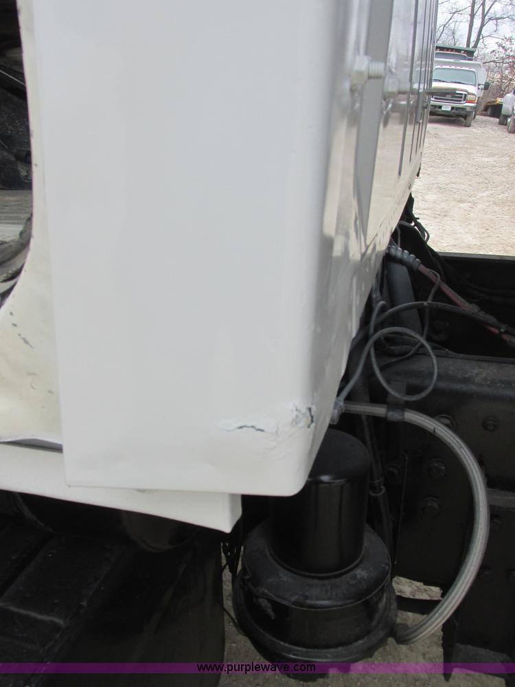 image for item H7743 1991 Ford L8000 dump truck