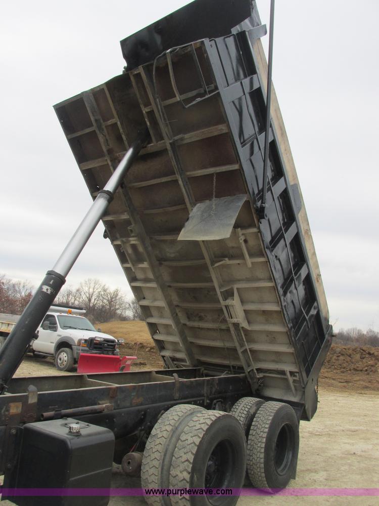 image for item H7743 1991 Ford L8000 dump truck