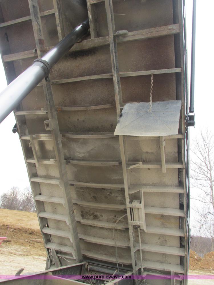 image for item H7743 1991 Ford L8000 dump truck