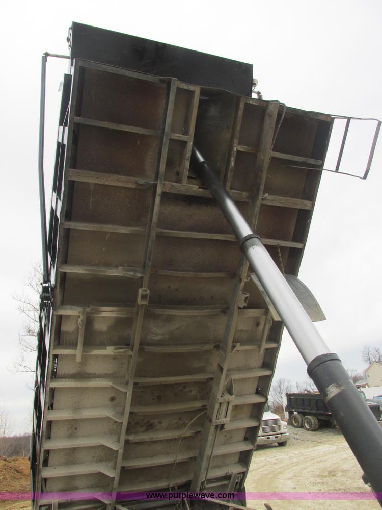 image for item H7743 1991 Ford L8000 dump truck