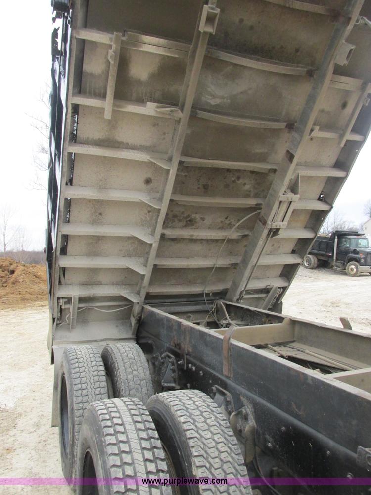 image for item H7743 1991 Ford L8000 dump truck