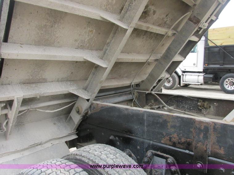 image for item H7743 1991 Ford L8000 dump truck
