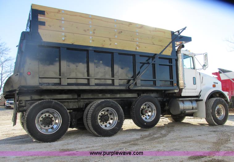 image for item H7744 1992 Kenworth T800 dump truck