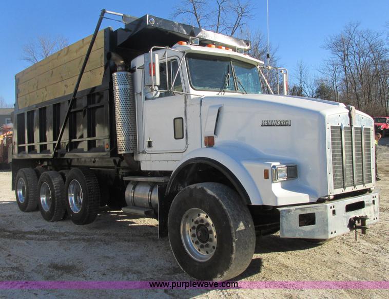image for item H7744 1992 Kenworth T800 dump truck