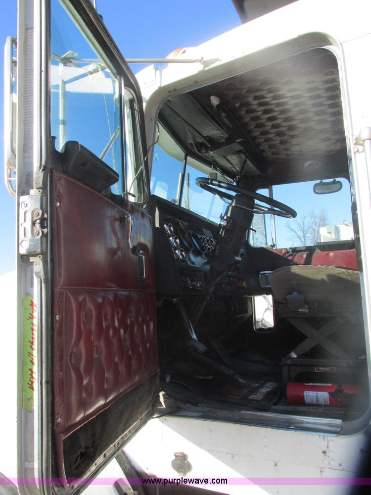 image for item H7744 1992 Kenworth T800 dump truck