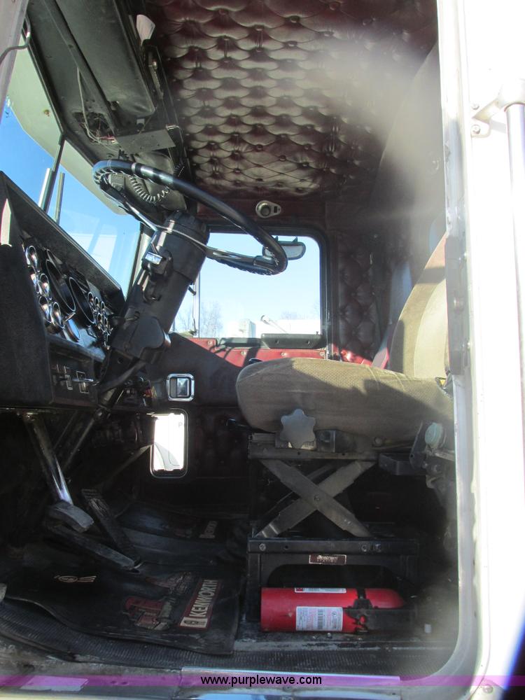 image for item H7744 1992 Kenworth T800 dump truck