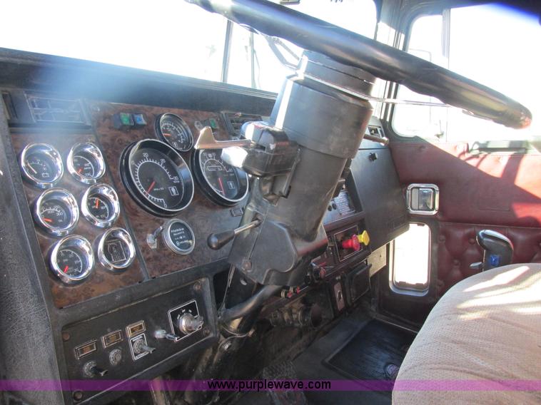 image for item H7744 1992 Kenworth T800 dump truck