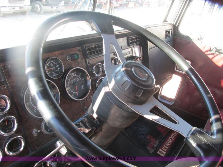 image for item H7744 1992 Kenworth T800 dump truck