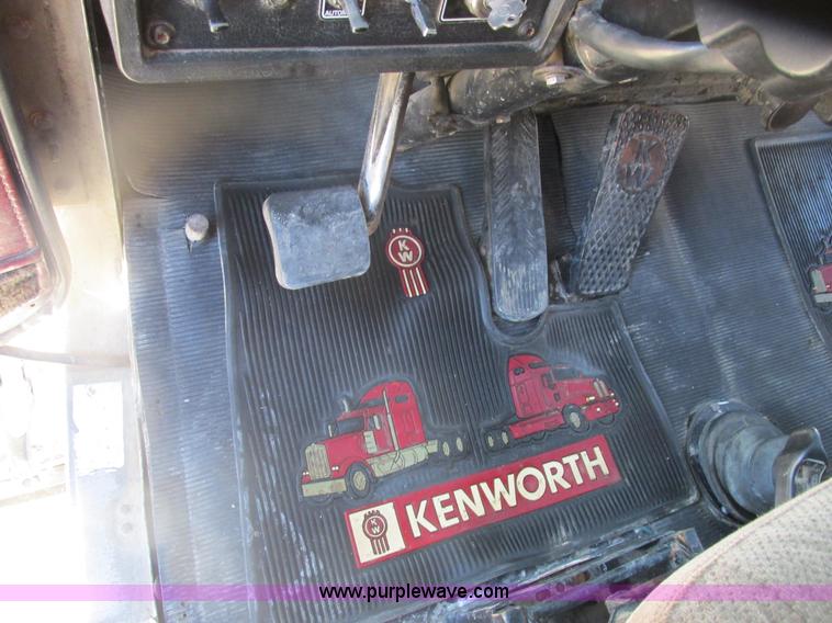 image for item H7744 1992 Kenworth T800 dump truck