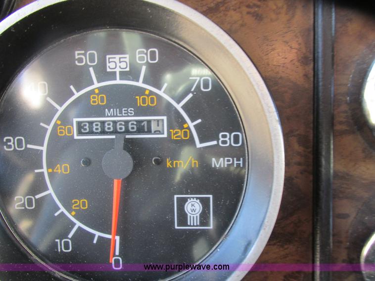 image for item H7744 1992 Kenworth T800 dump truck