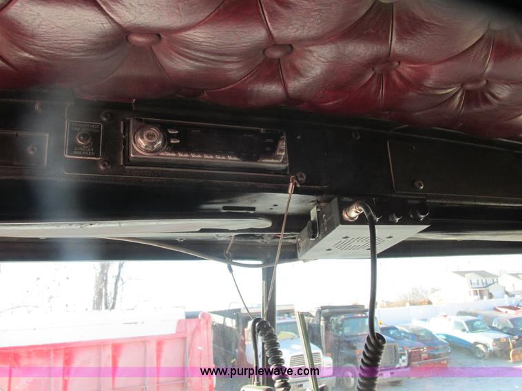 image for item H7744 1992 Kenworth T800 dump truck