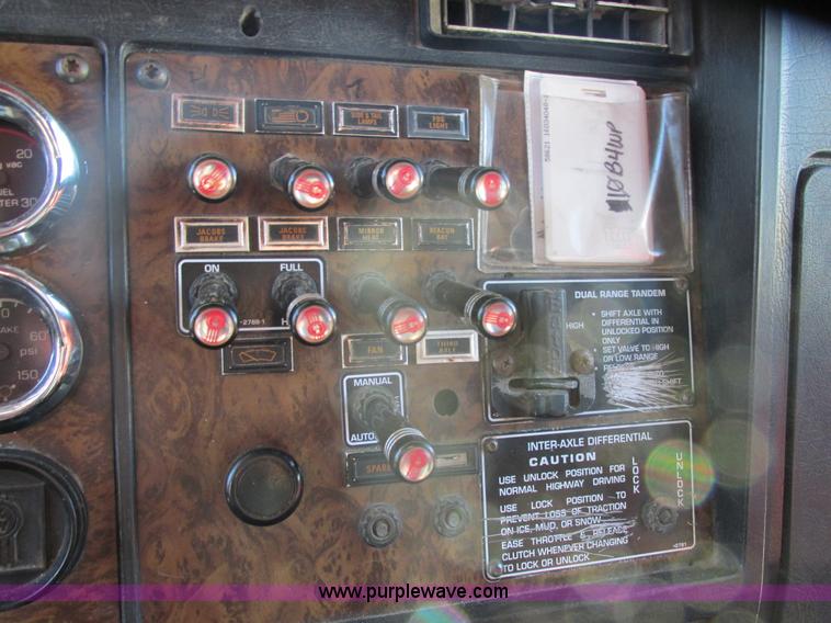 image for item H7744 1992 Kenworth T800 dump truck