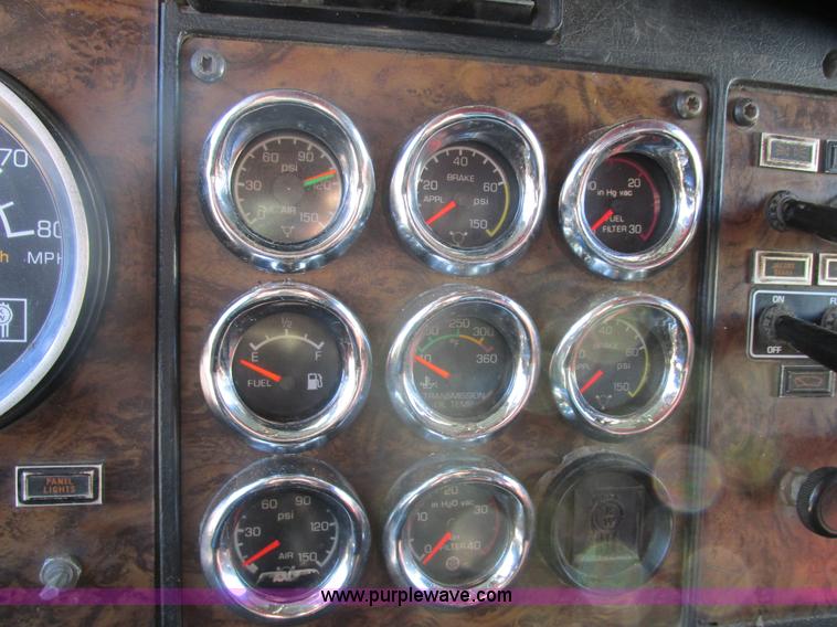 image for item H7744 1992 Kenworth T800 dump truck