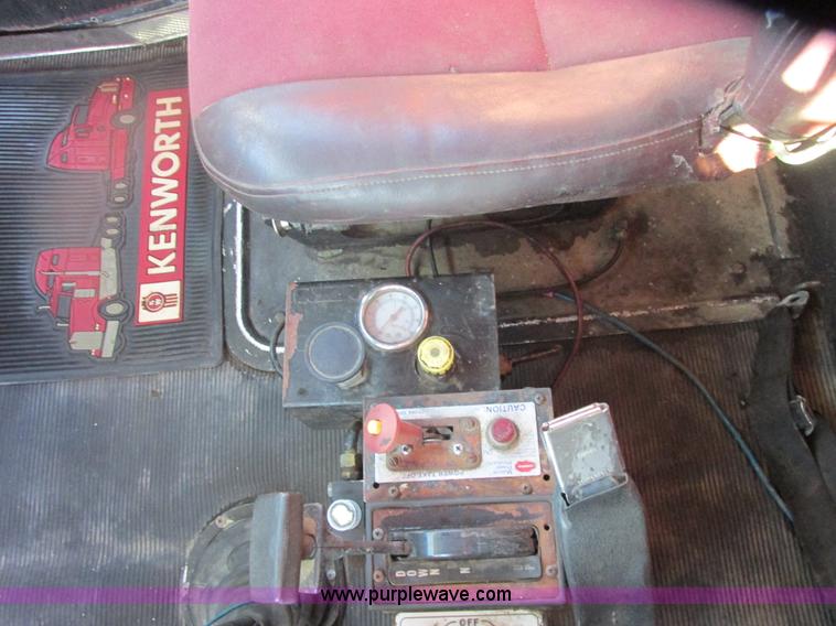 image for item H7744 1992 Kenworth T800 dump truck