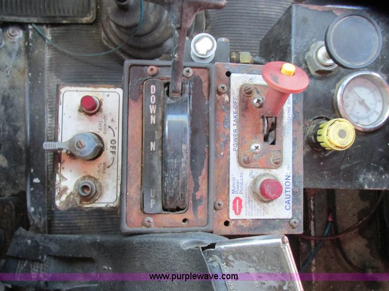 image for item H7744 1992 Kenworth T800 dump truck