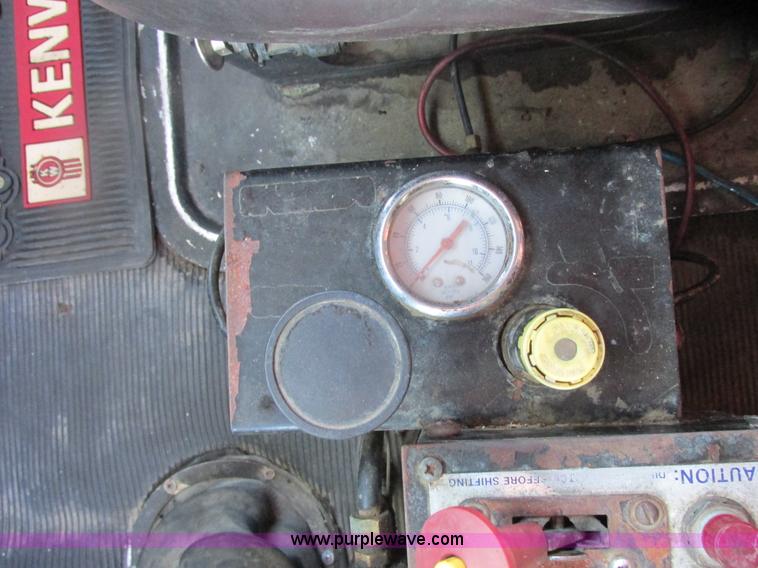 image for item H7744 1992 Kenworth T800 dump truck