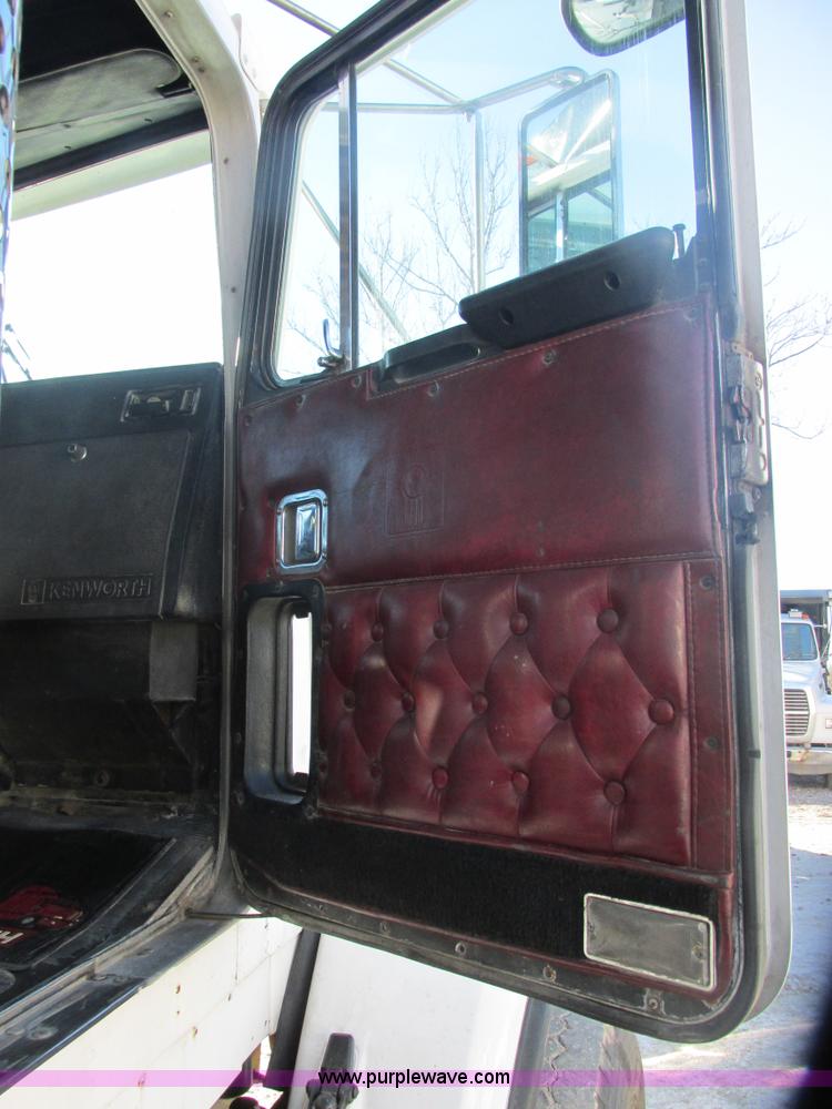 image for item H7744 1992 Kenworth T800 dump truck