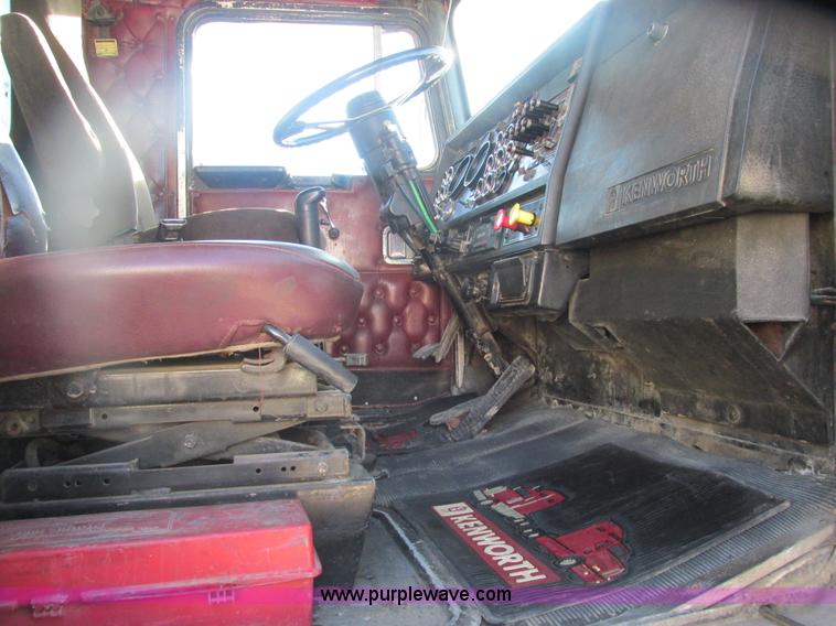 image for item H7744 1992 Kenworth T800 dump truck