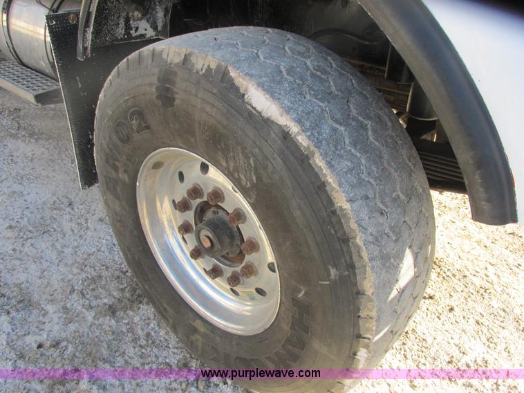 image for item H7744 1992 Kenworth T800 dump truck