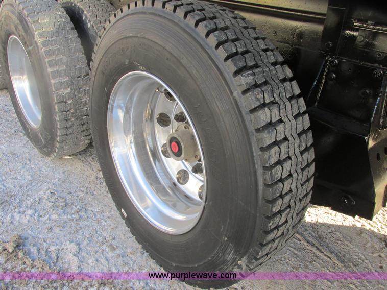 image for item H7744 1992 Kenworth T800 dump truck