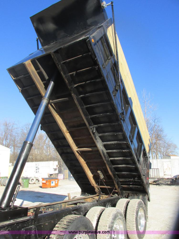 image for item H7744 1992 Kenworth T800 dump truck