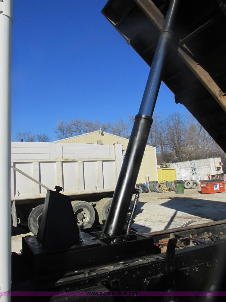 image for item H7744 1992 Kenworth T800 dump truck