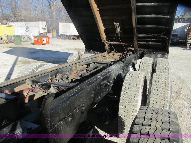 image for item H7744 1992 Kenworth T800 dump truck