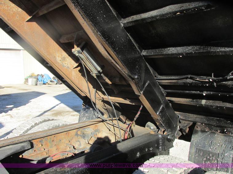 image for item H7744 1992 Kenworth T800 dump truck