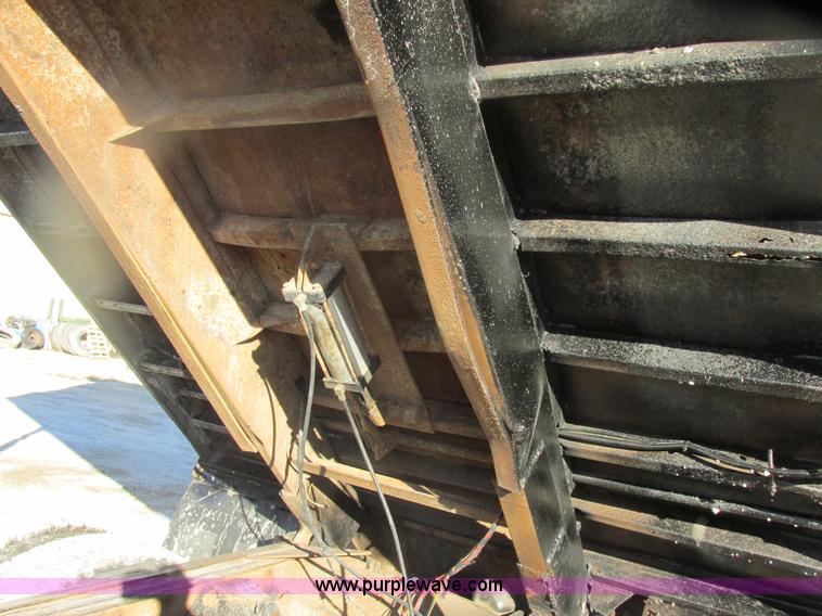 image for item H7744 1992 Kenworth T800 dump truck