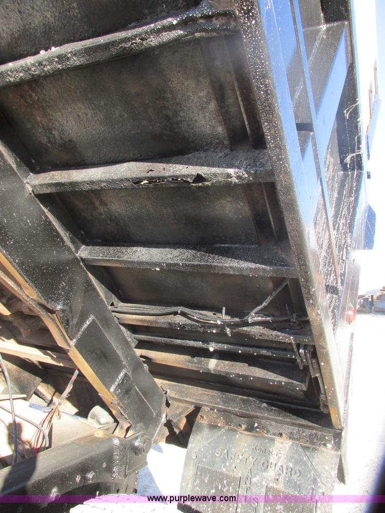 image for item H7744 1992 Kenworth T800 dump truck