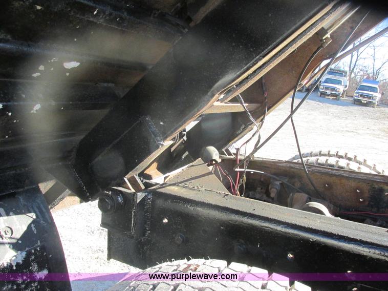 image for item H7744 1992 Kenworth T800 dump truck