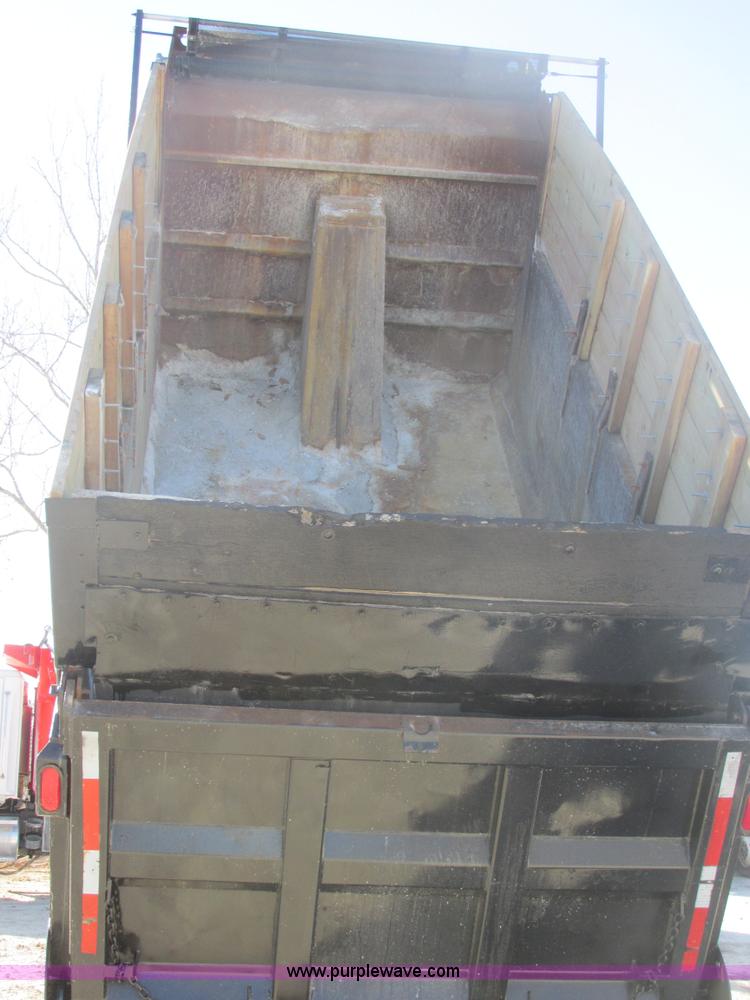 image for item H7744 1992 Kenworth T800 dump truck