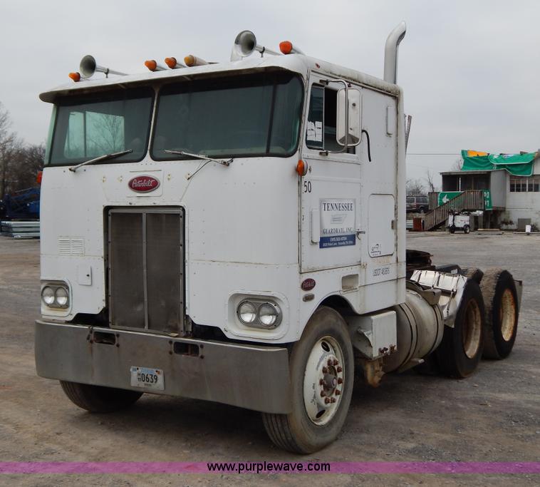 1980 Peterbilt 352 semi truck in Knoxville, TN Item I1217 sold Purple Wave