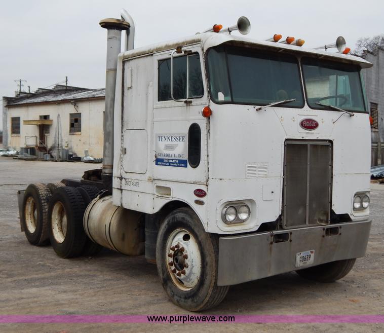 image for item I1217 1980 Peterbilt 352 semi truck