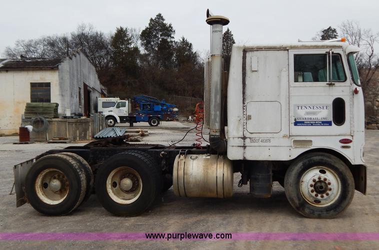 image for item I1217 1980 Peterbilt 352 semi truck