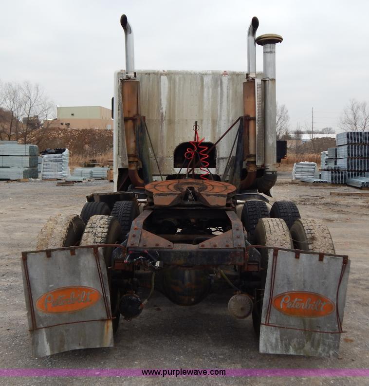 image for item I1217 1980 Peterbilt 352 semi truck
