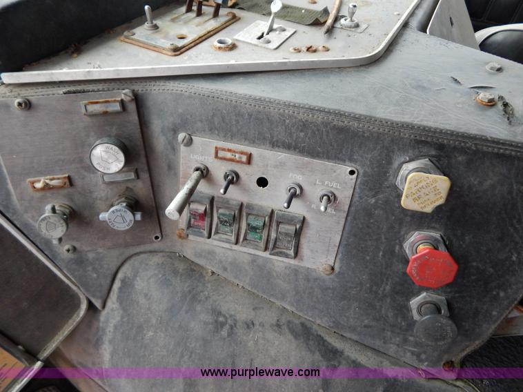 image for item I1217 1980 Peterbilt 352 semi truck