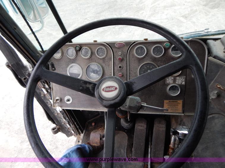 image for item I1217 1980 Peterbilt 352 semi truck