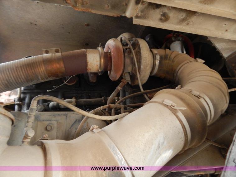image for item I1217 1980 Peterbilt 352 semi truck