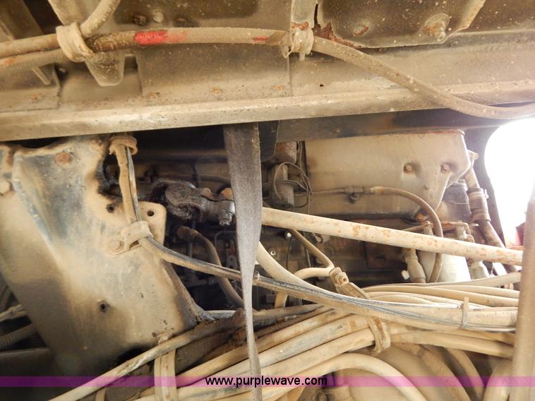 image for item I1217 1980 Peterbilt 352 semi truck