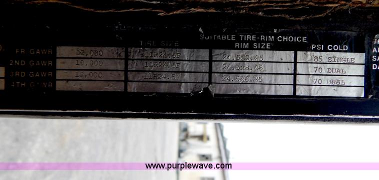 image for item I1217 1980 Peterbilt 352 semi truck